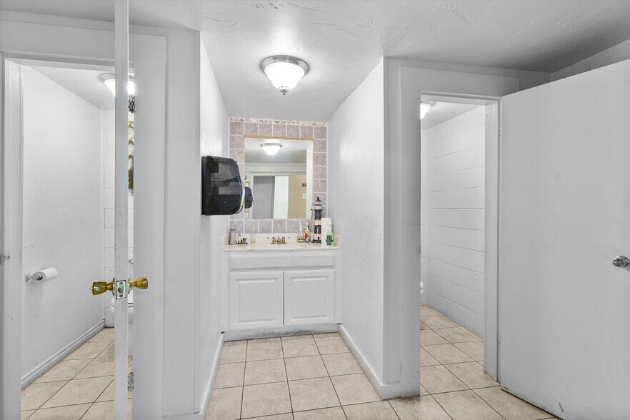 More Photos Of 201 Ragland St, Palestine Religious Facility For Sale