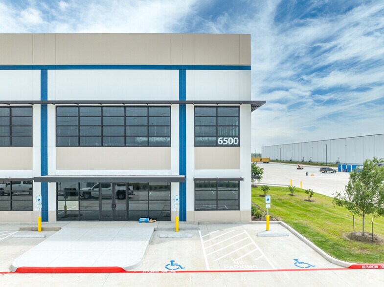More Photos Of 6500 Nita Way, Baytown Distribution For Sale