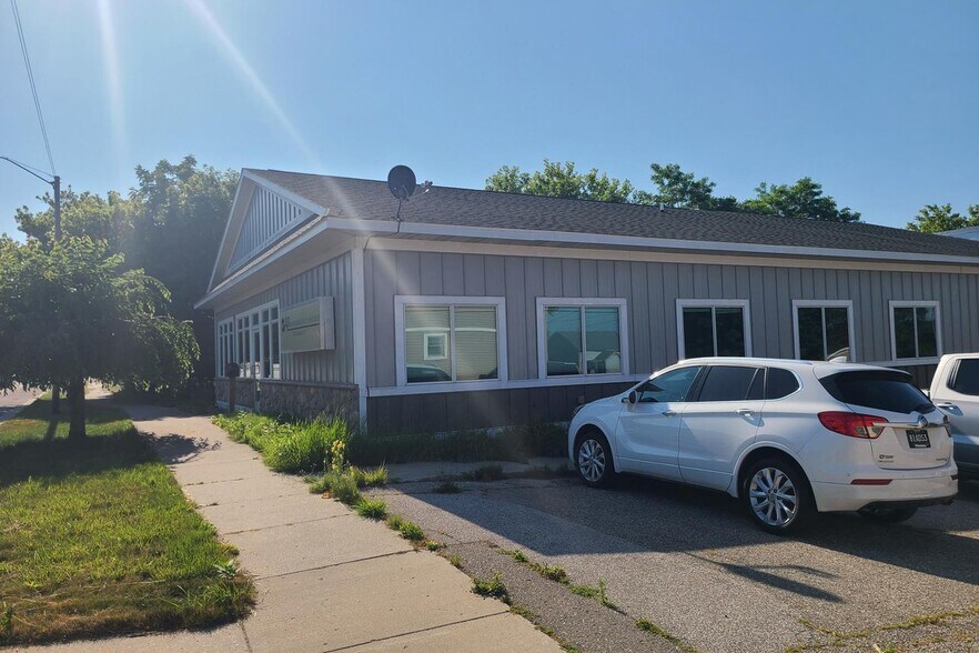 More Photos Of 410 E Dowland St, Ludington Flex For Lease