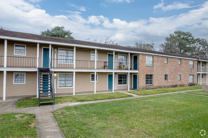More Photos Of 990 W Florida St, Beaumont Apartments For Sale