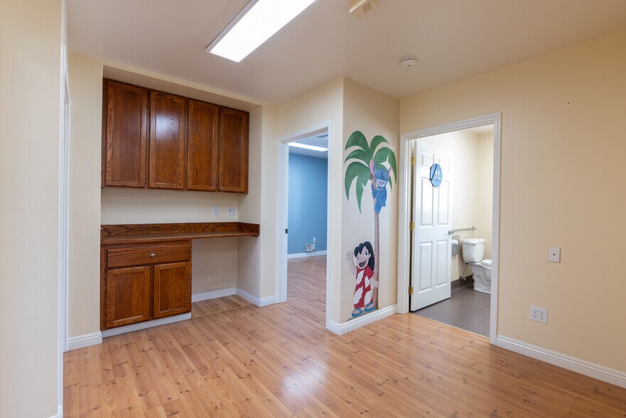 More Photos Of 19361 Beach Blvd, Huntington Beach Medical For Lease