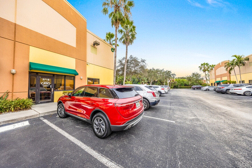 More Photos Of 3700-3718 SW 30th Ave, Fort Lauderdale Warehouse For Sale
