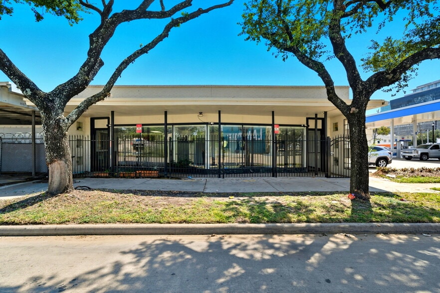 More Photos Of 4909 Main St, Houston Medical For Lease