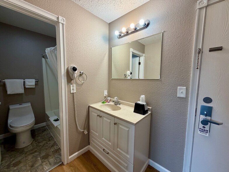 More Photos Of 1150 N Main St, Deer Lodge Hotel For Sale