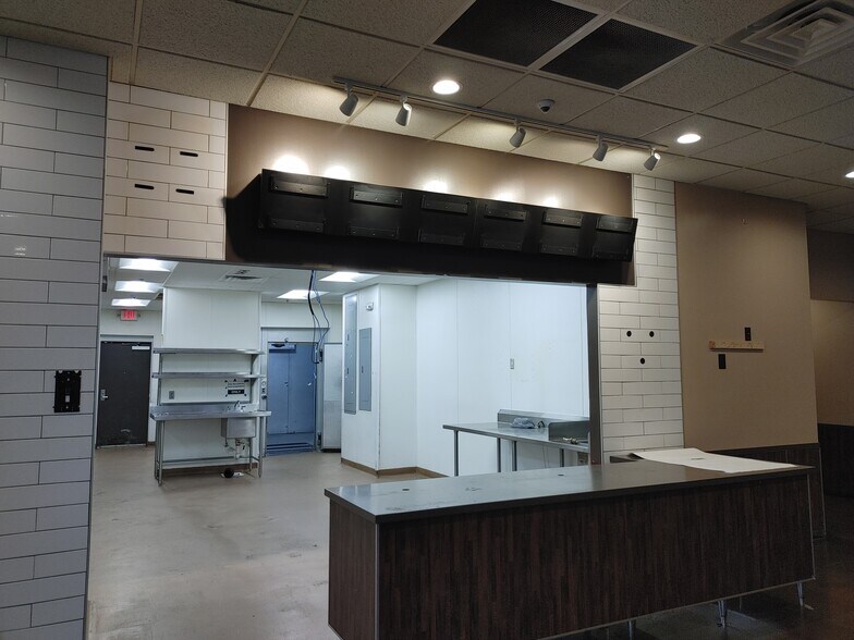 More Photos Of 902 Meijer Dr, Champaign Storefront Retail Office For Lease