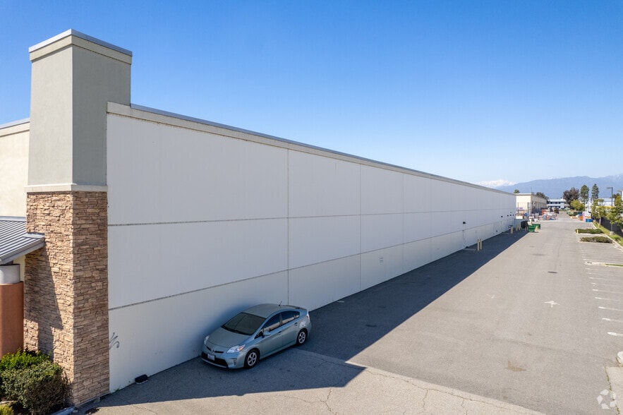 More Photos Of 14659 Ramona Ave, Chino Department Store For Lease