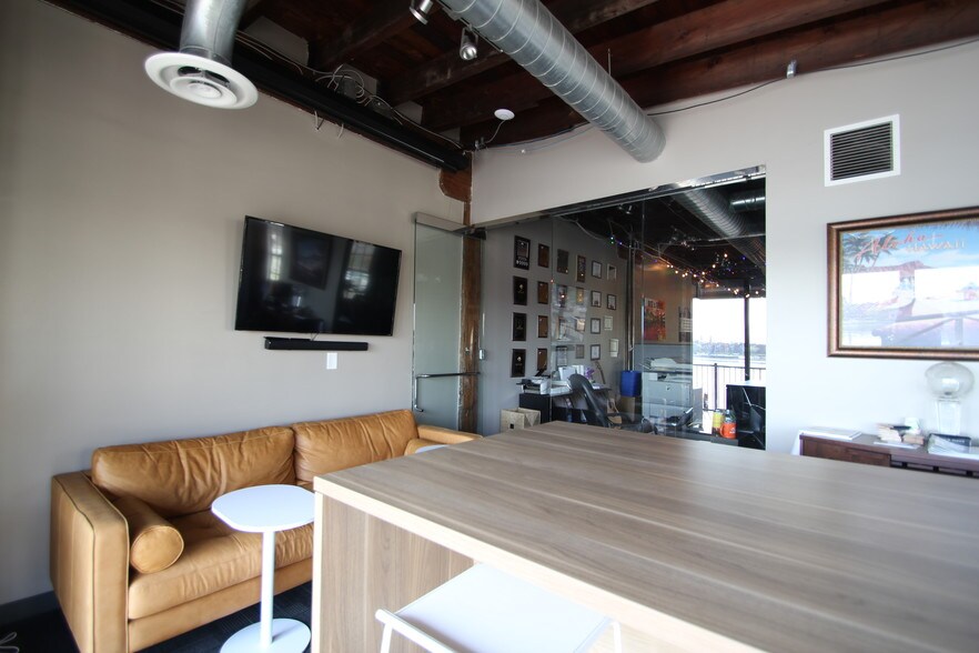 More Photos Of 1909 Thames St, Baltimore Loft Creative Space For Lease