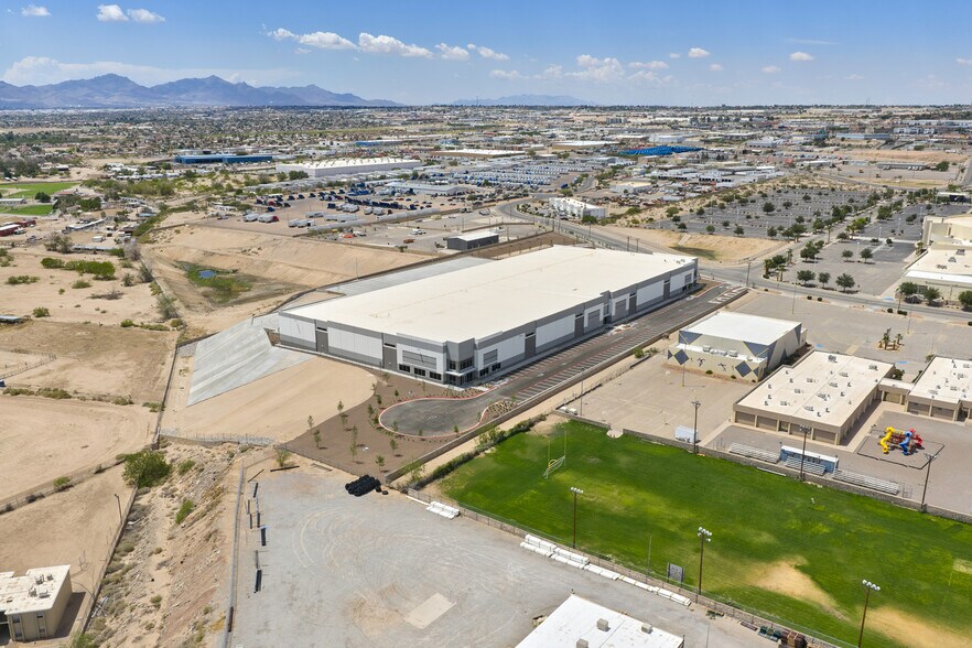 More Photos Of 8900 Escobar Dr, El Paso Distribution For Lease
