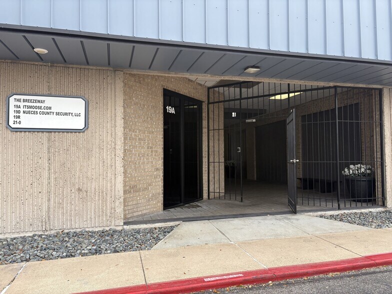 More Photos Of 4455 South Padre Island Dr, Corpus Christi Office For Lease