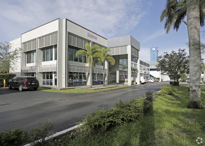 More Photos Of 13914-14024 SW 8th St, Miami Storefront Retail Office For Lease