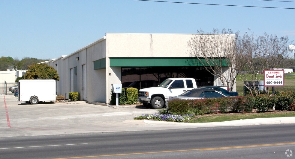 More Photos Of 6209-6213 Grissom Rd, San Antonio Self Storage For Lease