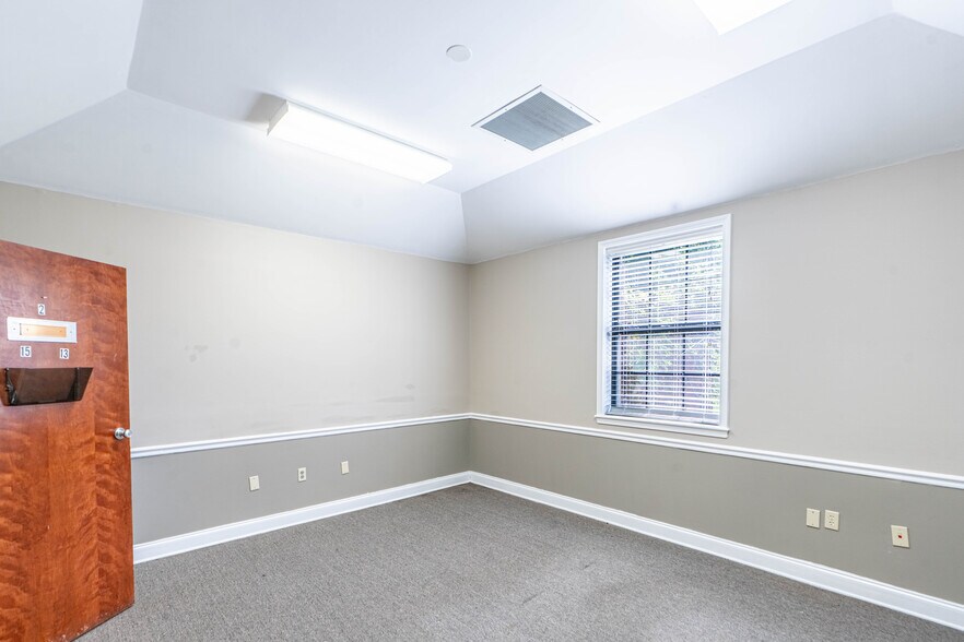 More Photos Of 819 Newman Dr, Helena Office For Sale