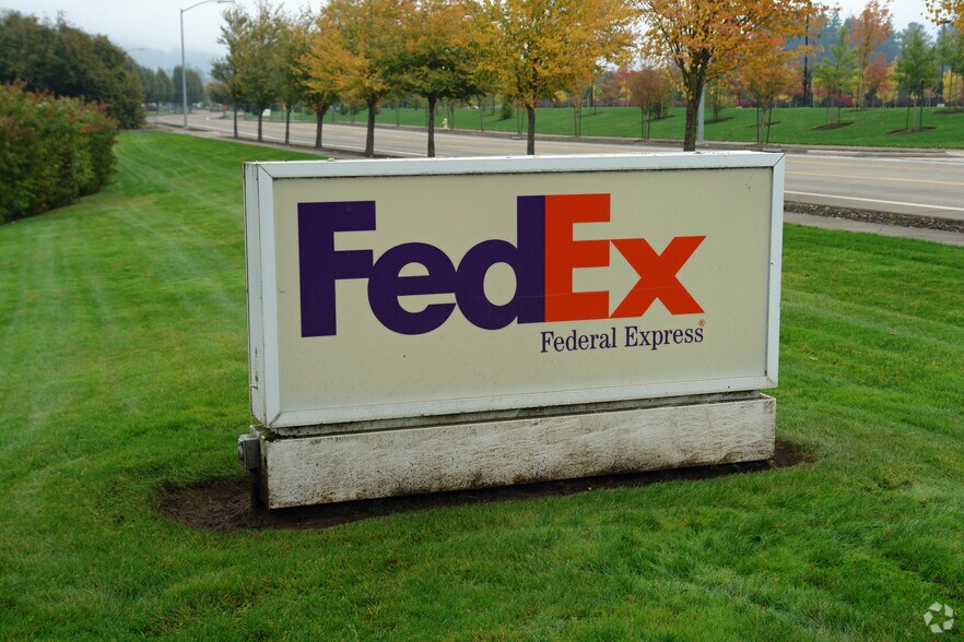 More Photos Of 700 International Way, Springfield Flex For Lease