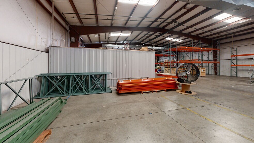 More Photos Of 551 N 13th St, Rogers Warehouse For Lease