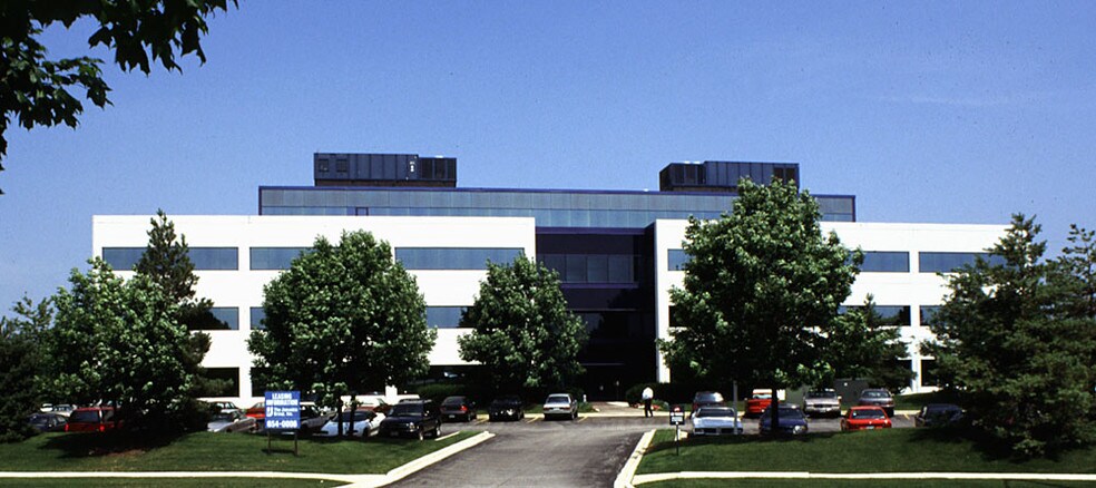 More Photos Of 1 E Oak Hill Dr, Westmont Office For Lease