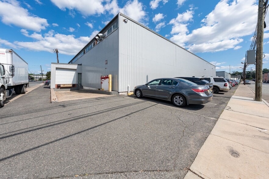 More Photos Of 75 Wood St, Paterson Manufacturing For Lease