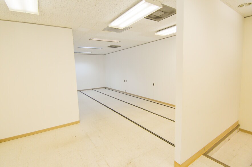 More Photos Of 40 NE Loop 410, San Antonio Office For Sale