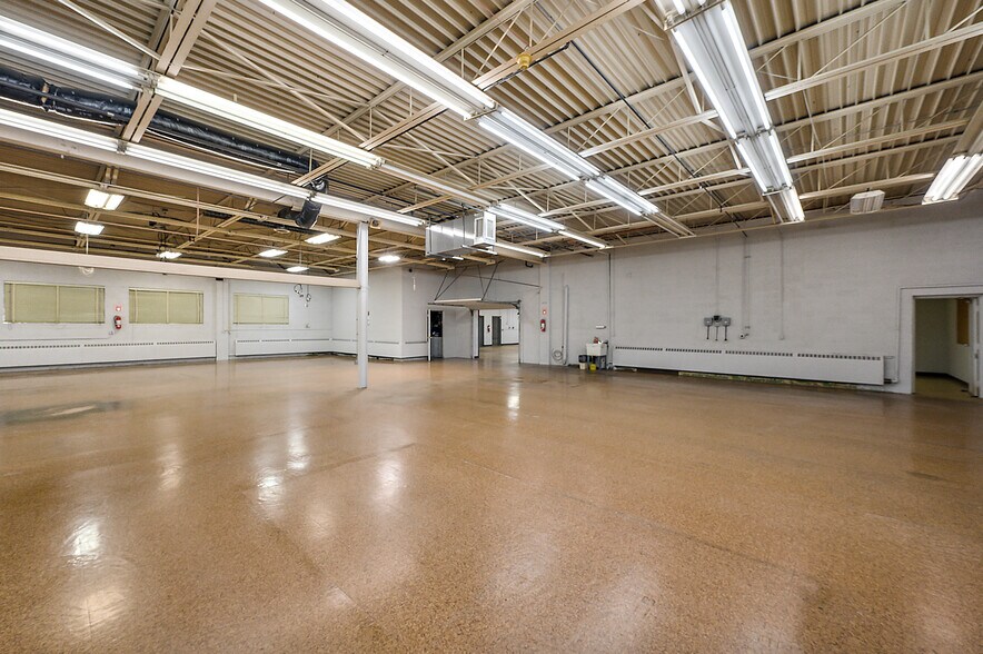More Photos Of 16560 Industrial St, Roseville Warehouse For Sale