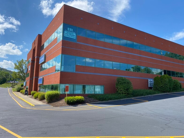 Primary Photo Of 4100 Vestal Parkway East, Vestal Township Office For Lease