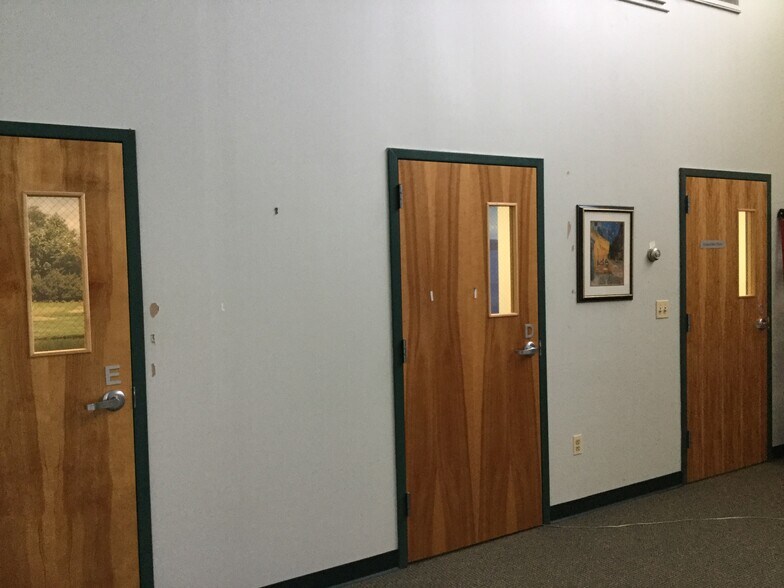 More Photos Of 410 Bergen Blvd, Palisades Park Storefront Retail Office For Lease