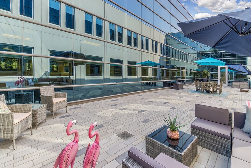 More Photos Of 9405 Arrowpoint Blvd, Charlotte Office For Lease