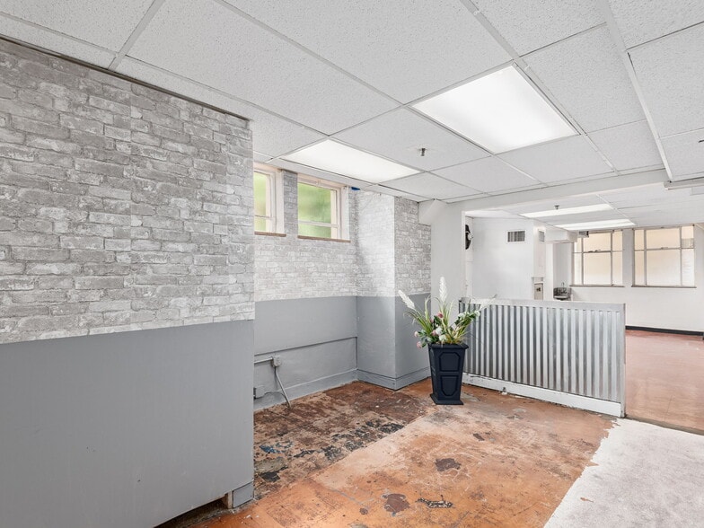 More Photos Of 22 S Pack Sq, Asheville Office For Lease