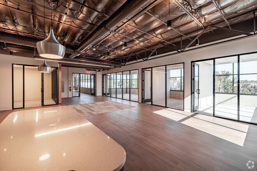 More Photos Of 200 E Baker St, Costa Mesa Loft Creative Space For Lease