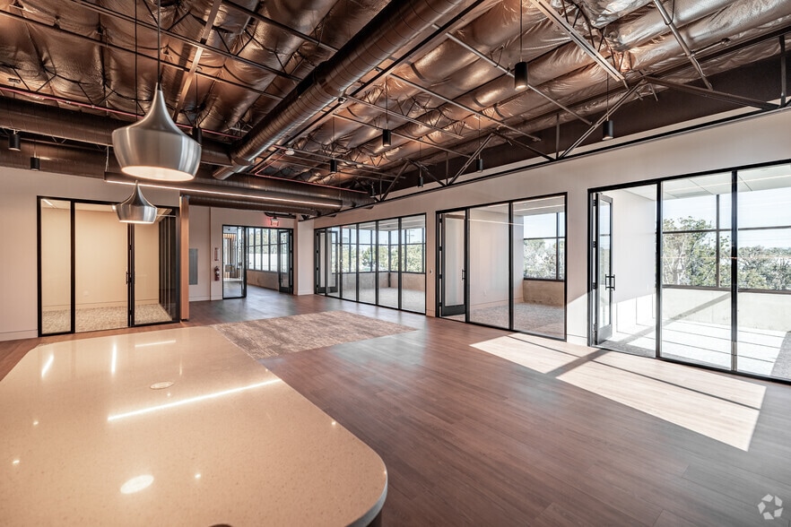 More Photos Of 200 E Baker St, Costa Mesa Loft Creative Space For Sale