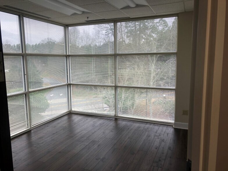 More Photos Of 3005 Royal Blvd S, Alpharetta Office For Lease
