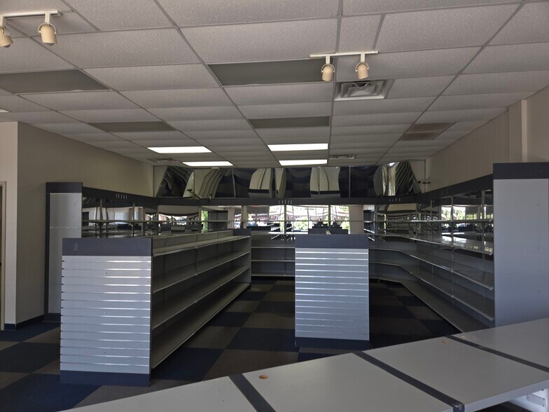 More Photos Of 3002 Lee Hwy, Bristol Freestanding For Lease