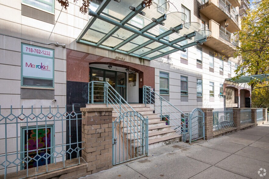 More Photos Of 4231 Colden St, Flushing Apartments For Lease