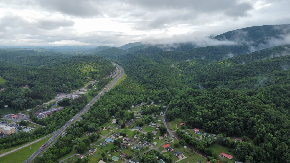 More Photos Of 124 Woods Ave, Caryville Hotel For Sale