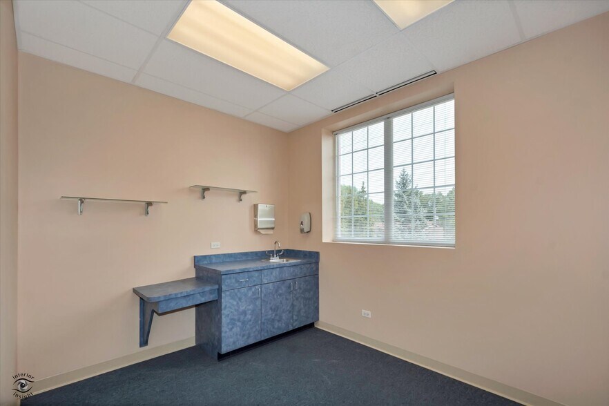 More Photos Of 912 Northwest Hwy, Fox River Grove Medical For Sale