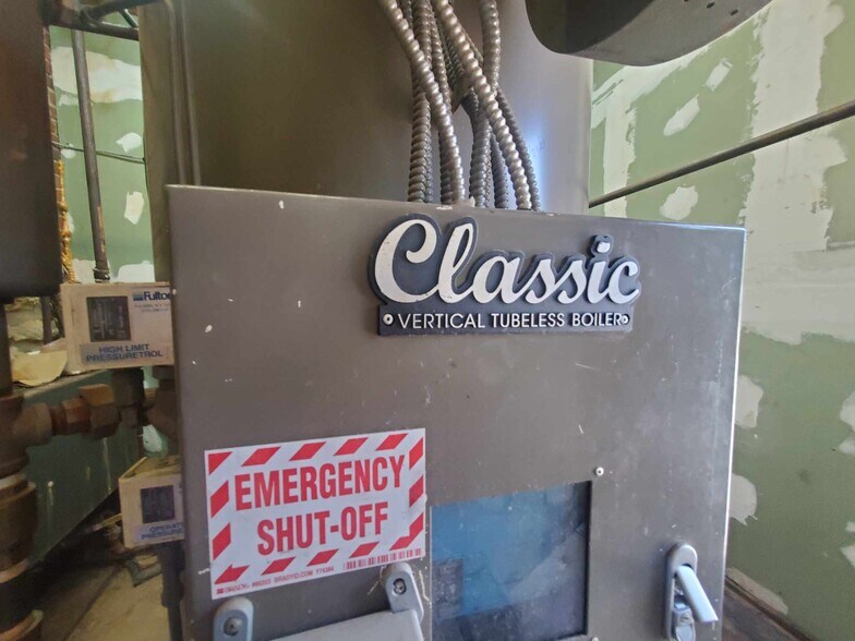 More Photos Of 5847 Swope Pky, Kansas City General Retail For Sale