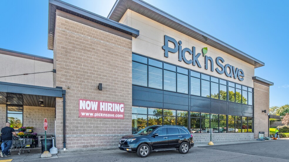 More Photos Of 2705-2811 18th St, Kenosha Storefront For Lease