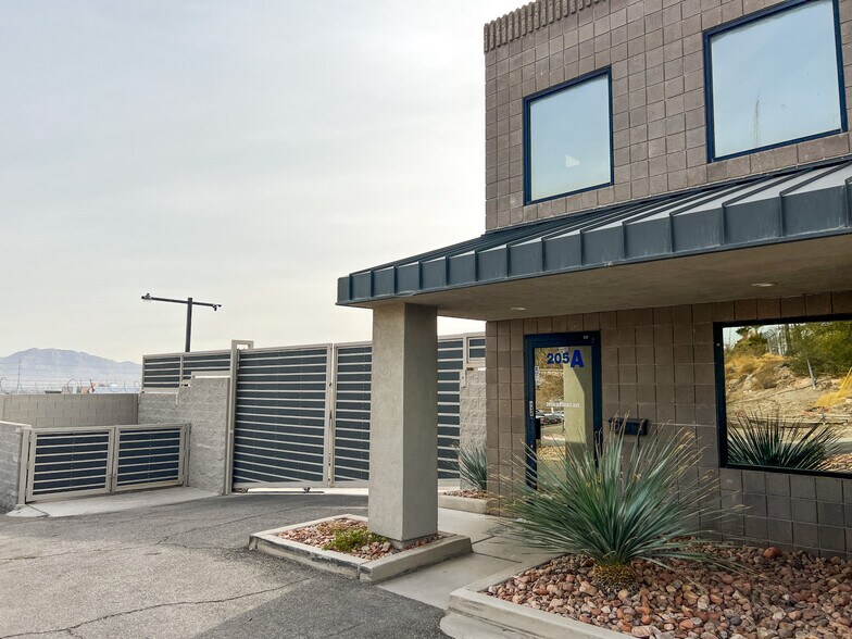 More Photos Of 205 E Brooks Ave, North Las Vegas Warehouse For Lease