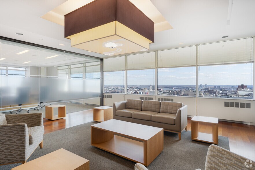 More Photos Of 1650 Arch St, Philadelphia Office For Sale