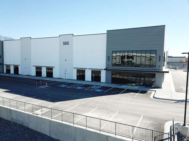 More Photos Of 565 Parkland Drive, Sandy Warehouse For Lease