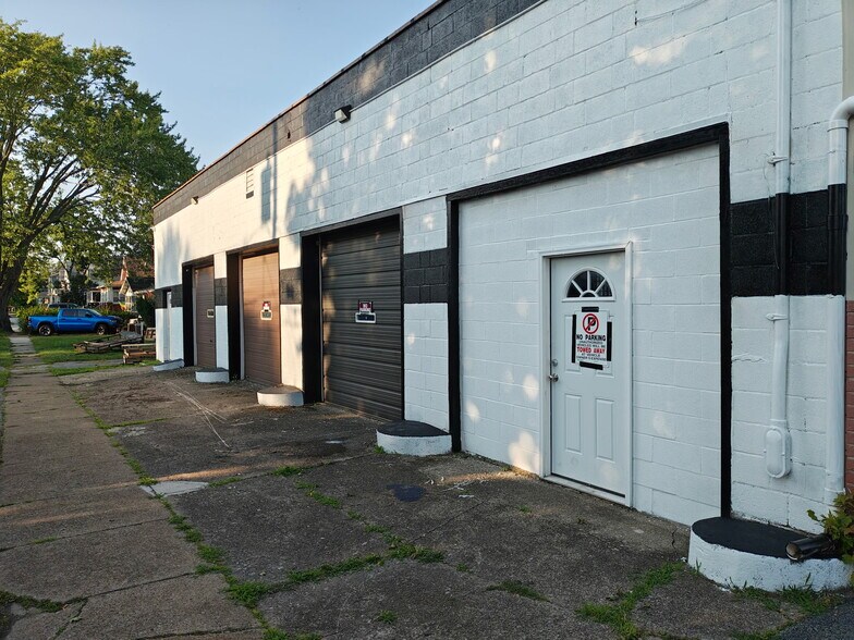 More Photos Of 121 78th St, Niagara Falls Service For Sale