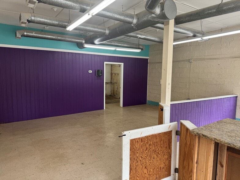 More Photos Of 3625 Fairmont Blvd, Knoxville General Retail For Lease