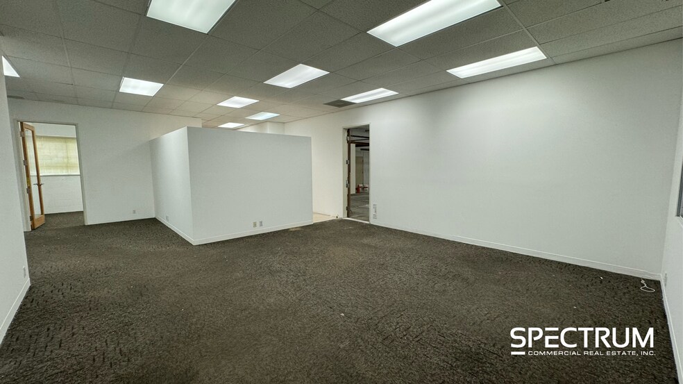 More Photos Of 7631 Alabama Ave, Canoga Park Warehouse For Lease