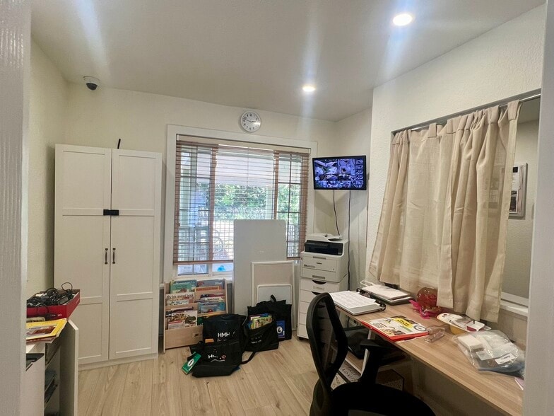 More Photos Of 2455 Ark Academy Ct, Sanford Office For Sale