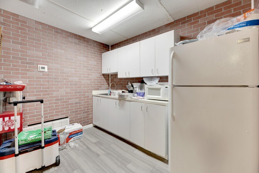 More Photos Of 3001 S Kings Ave, Brandon Religious Facility For Sale