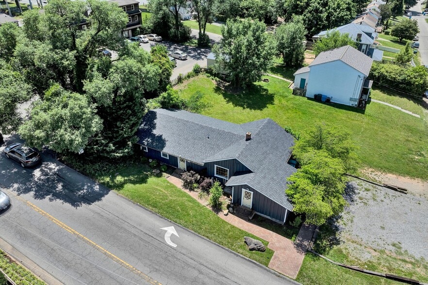 More Photos Of 2302 Winthrop Ave SW, Roanoke Office For Sale