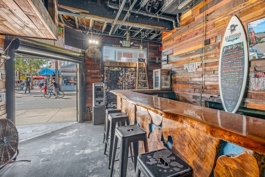 More Photos Of 135 Duval St, Key West Bar For Lease