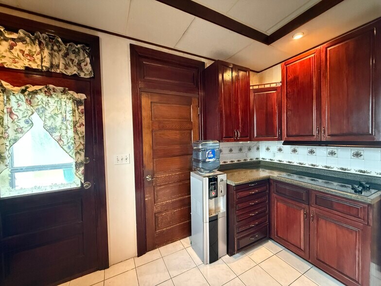 More Photos Of 40 Hockersville Rd, Hershey Freestanding For Sale