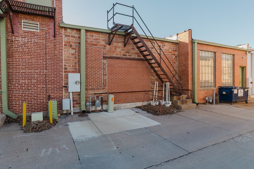 More Photos Of 722 N Main St, Newton Office For Sale