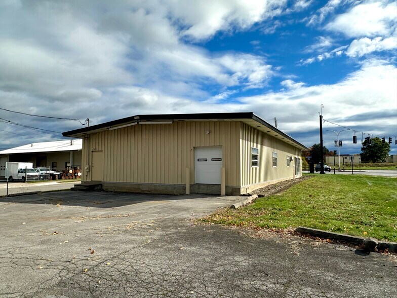 More Photos Of 430 Catherine St, Utica Light Distribution For Sale