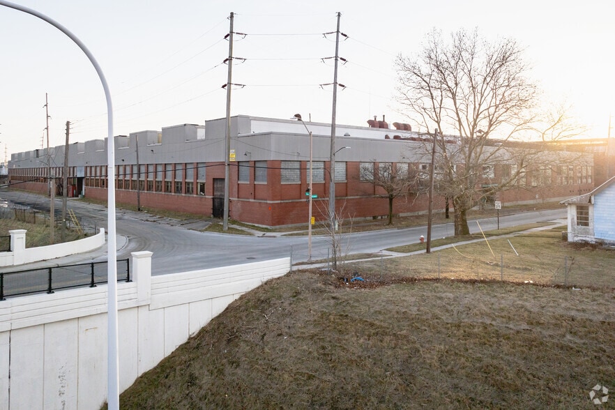 More Photos Of 2411 Albion St, Toledo Warehouse For Sale