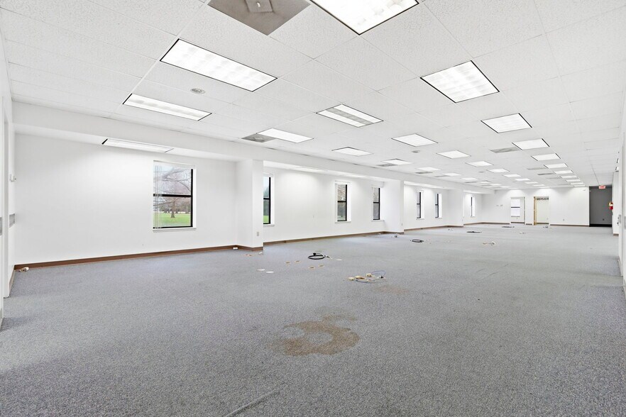 More Photos Of 718 N Martin St, East Prairie Office For Sale